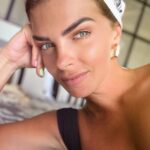 Pelin Karahan Instagram – Bir gülüş… bir bakış… 😊👀