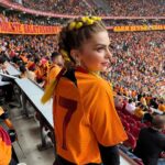 Pelin Karahan Instagram – 4 Haziran… 🦁 ❤️💛