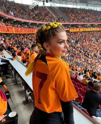Unveiling Pelin Karahan's 10 Most Liked Instagram Photos