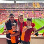 Pelin Karahan Instagram – 👨👩👦👦❤️💛 rengimiz belli🤗 RAMS Park