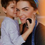 Pelin Karahan Instagram - Anneler günümüz kutlu olsun canım anneler❤️❤️❤️ @niltakipte ne güzel anlatmış… bu şarkı tüm annelere 🙋‍♀️❣️
