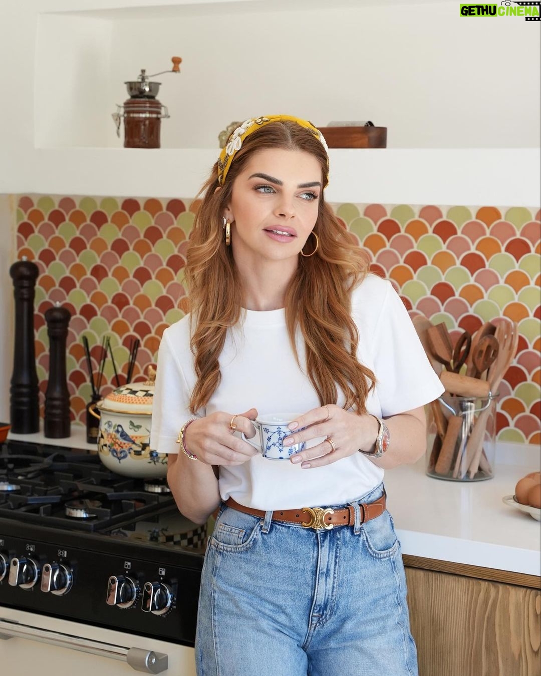 Pelin Karahan - 103.7K Likes - İçimizdeki mutfak aşkı başka…💛
Tabaklar,bardaklar,sunumlar….🤗 en sevdiklerim🎈benim gibi olanlar???🙋♀️🥰