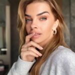 Pelin Karahan Instagram - Güzel ışık bulmuşsam… 😉🤳🏻