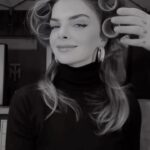 Pelin Karahan Instagram – İşini severek yapanlar… 💇♀️🖤
@themostkuafor
@emrahdemircii
@kaansayar1