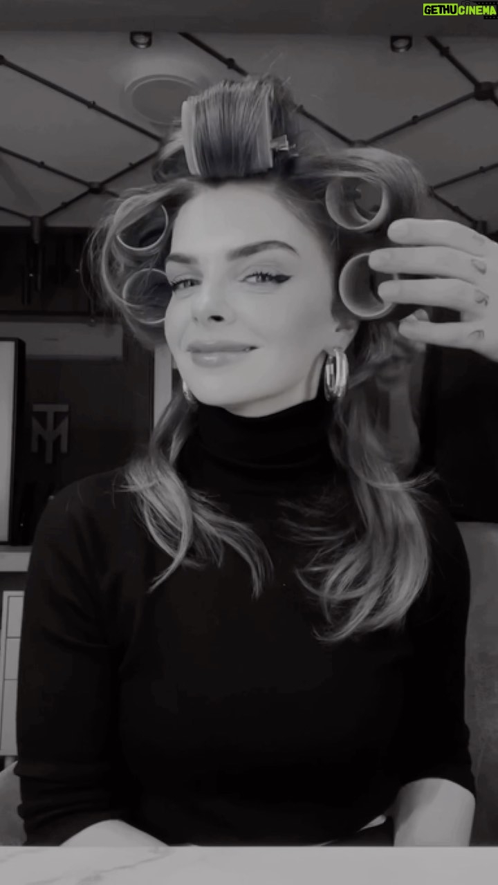 Pelin Karahan Instagram - İşini severek yapanlar… 💇♀️🖤 @themostkuafor @emrahdemircii @kaansayar1