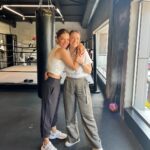 Pelin Karahan Instagram - Bana doğru ve dengeli beslenmeyi öğreten🥗beni bu konuda disipline eden 🆘bu sırada 10 kg yağdan verdiren🤪 ve bunlar olurken aşırı eğlendiğim hiç sıkılıp bunalmadığım yılmadığım aksine benim her defasında daha çok motive olmamı sağlayan canım Zeynep ❤️ diyetisyen-danışan olarak başlasak da bu yolculuğa şimdi iki arkadaş olduk🙋‍♀️ beni bilen bilir, karbonhidrat ve tatlı aşkım sorgulanmasın🙈🍝🍫 ama unutmayın ne yersek oyuz✌🏻olay aç kalmak, mutsuz olmak diil!güzel ve keyifli yemek o kadar güzel ki…😋önceliğimiz abartmadan ve dengeli beslenmek ve tabii hareket etmek🏃🏼‍♀️ Dünya diyetisyenler günün kutlu olsun @dytzeynepormandeniz 🎈🎈🎈 Reset Sports Club