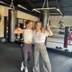 Pelin Karahan Instagram - Bana doğru ve dengeli beslenmeyi öğreten🥗beni bu konuda disipline eden 🆘bu sırada 10 kg yağdan verdiren🤪 ve bunlar olurken aşırı eğlendiğim hiç sıkılıp bunalmadığım yılmadığım aksine benim her defasında daha çok motive olmamı sağlayan canım Zeynep ❤️ diyetisyen-danışan olarak başlasak da bu yolculuğa şimdi iki arkadaş olduk🙋‍♀️ beni bilen bilir, karbonhidrat ve tatlı aşkım sorgulanmasın🙈🍝🍫 ama unutmayın ne yersek oyuz✌🏻olay aç kalmak, mutsuz olmak diil!güzel ve keyifli yemek o kadar güzel ki…😋önceliğimiz abartmadan ve dengeli beslenmek ve tabii hareket etmek🏃🏼‍♀️ Dünya diyetisyenler günün kutlu olsun @dytzeynepormandeniz 🎈🎈🎈 Reset Sports Club