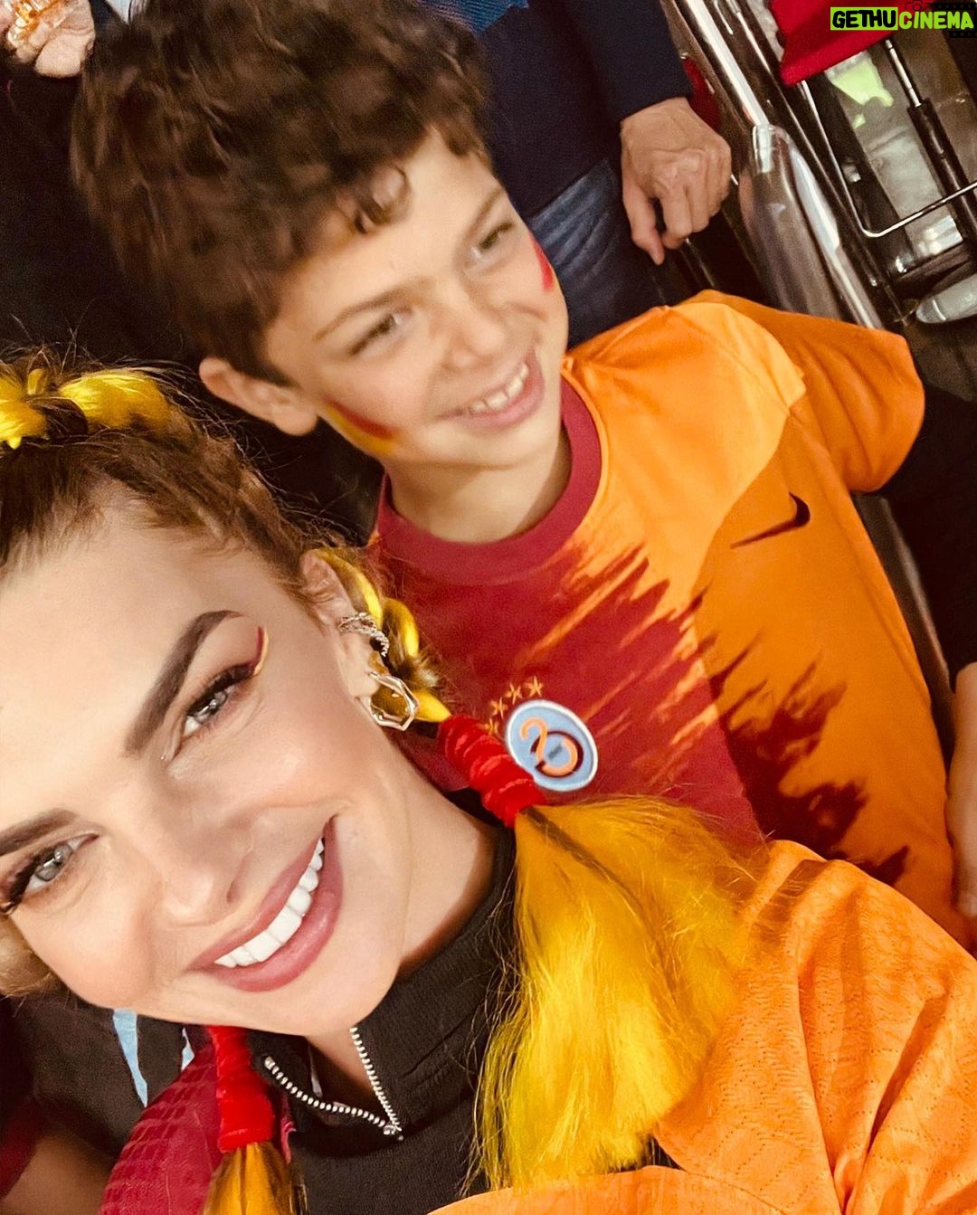 Pelin Karahan - 236.9K Likes - 4 Haziran… 🦁 ❤️💛