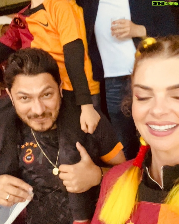 Pelin Karahan Instagram - 4 Haziran… 🦁 ❤️💛