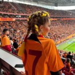 Pelin Karahan Instagram - 4 Haziran… 🦁 ❤️💛