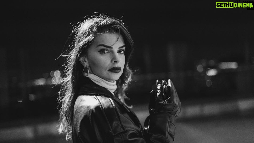 Pelin Karahan Instagram - 1 Şebeke… Peki kaç farklı Tuba???
