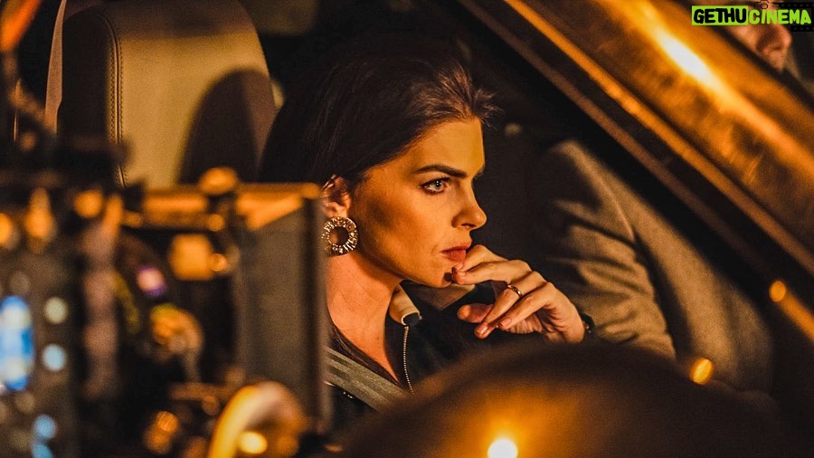 Pelin Karahan Instagram - 1 Şebeke… Peki kaç farklı Tuba???
