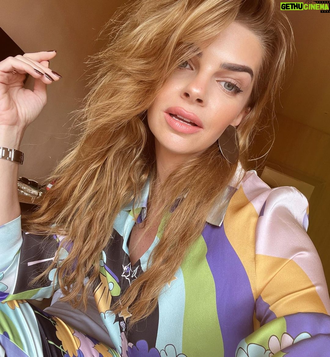 Pelin Karahan Instagram - ๐ค๐ฉต๐๐งก๐๐ค๐ฉท
