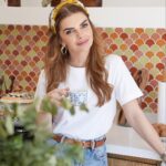 Pelin Karahan Instagram - İçimizdeki mutfak aşkı başka…💛 Tabaklar,bardaklar,sunumlar….🤗 en sevdiklerim🎈benim gibi olanlar???🙋‍♀️🥰