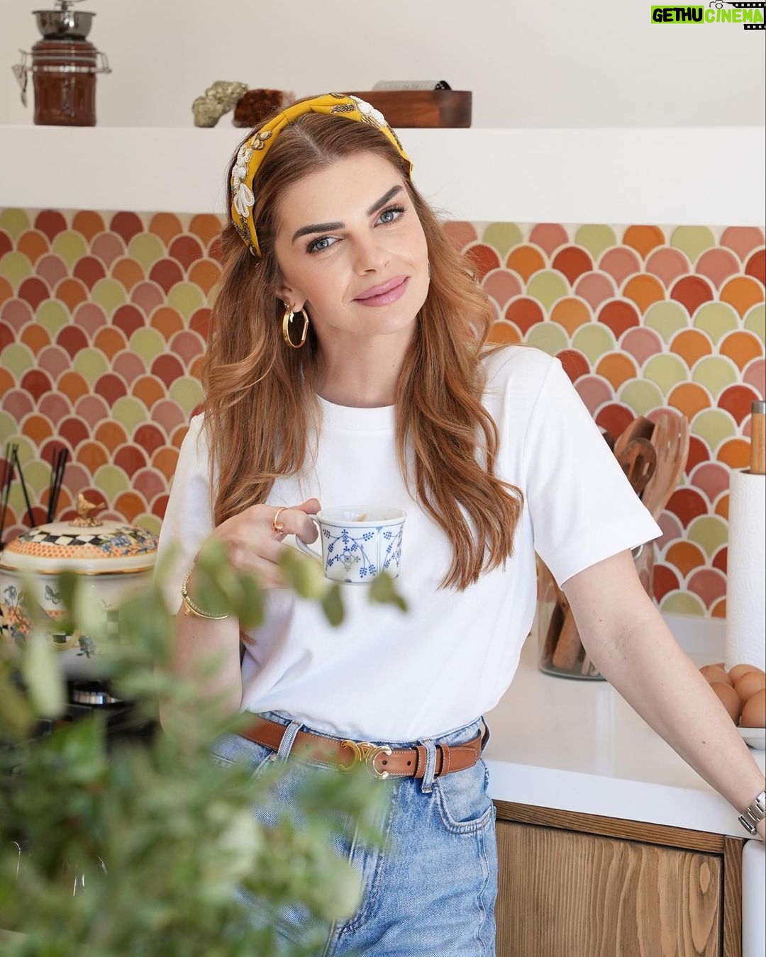 Pelin Karahan - 103.7K Likes - İçimizdeki mutfak aşkı başka…💛
Tabaklar,bardaklar,sunumlar….🤗 en sevdiklerim🎈benim gibi olanlar???🙋♀️🥰