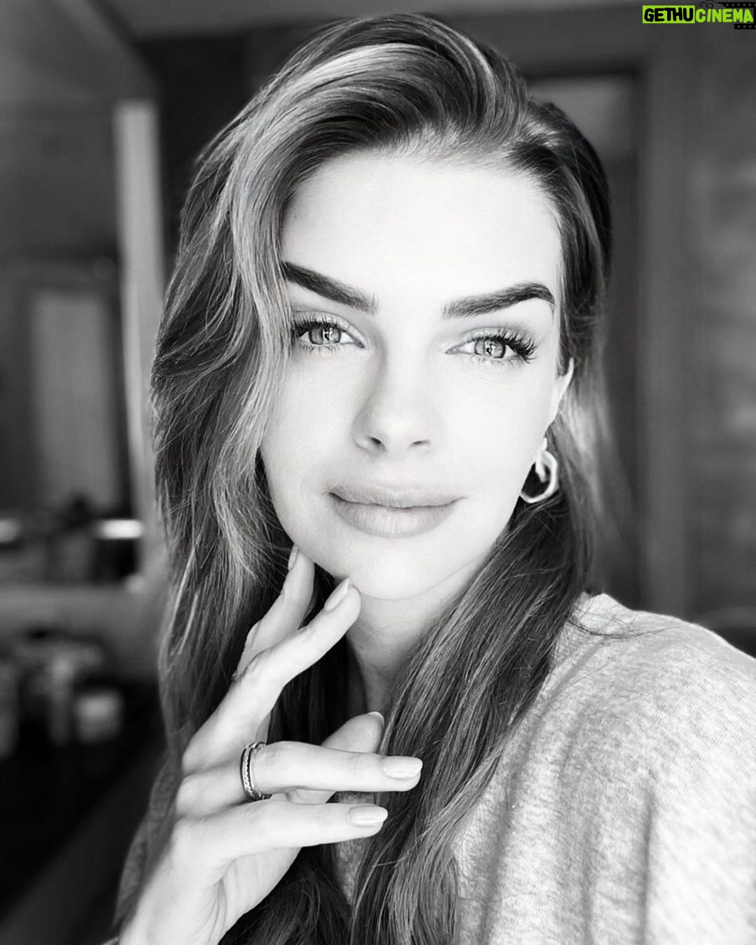 Pelin Karahan Instagram - Güzel ışık bulmuşsam… 😉🤳🏻
