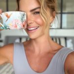 Pelin Karahan Instagram - Bodrumda mis gibi bir gün☀️uyanınca bi kahve ☕️ardından yağmurlu hava da yürüyüş 🏃🏼‍♀️hem deniz hem toprak kokusu daha nolsun🤗şimdi de güzel bi kahvaltı 🍳koşturmaya devam💪🏻 herkese günaydın❤️