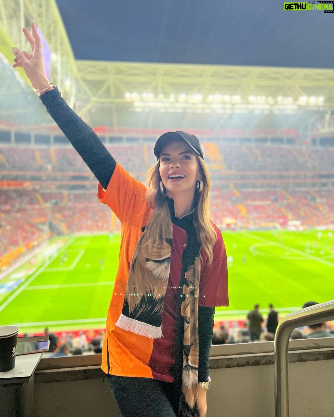 Pelin Karahan Instagram - Pelo ❤️💛 RAMS Park