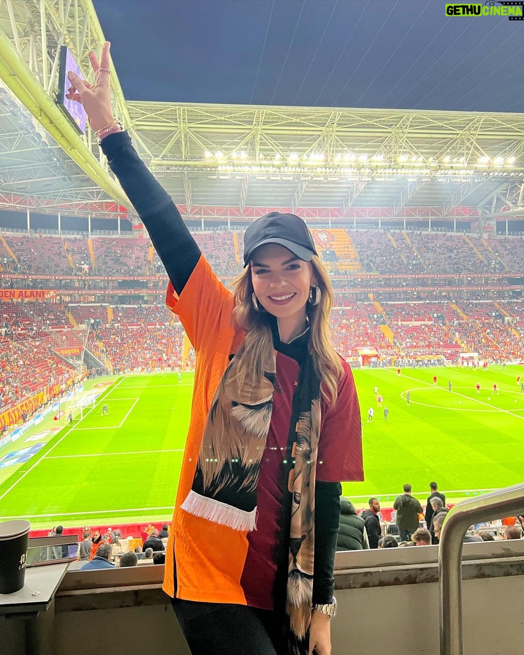 Pelin Karahan Instagram - Pelo ❤️💛 RAMS Park