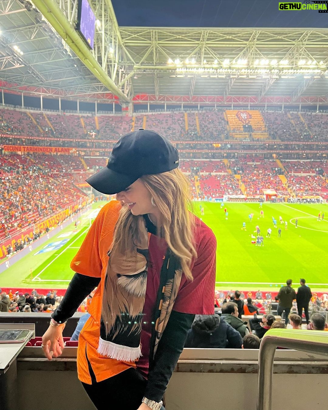 Pelin Karahan Instagram - Pelo ❤️💛 RAMS Park