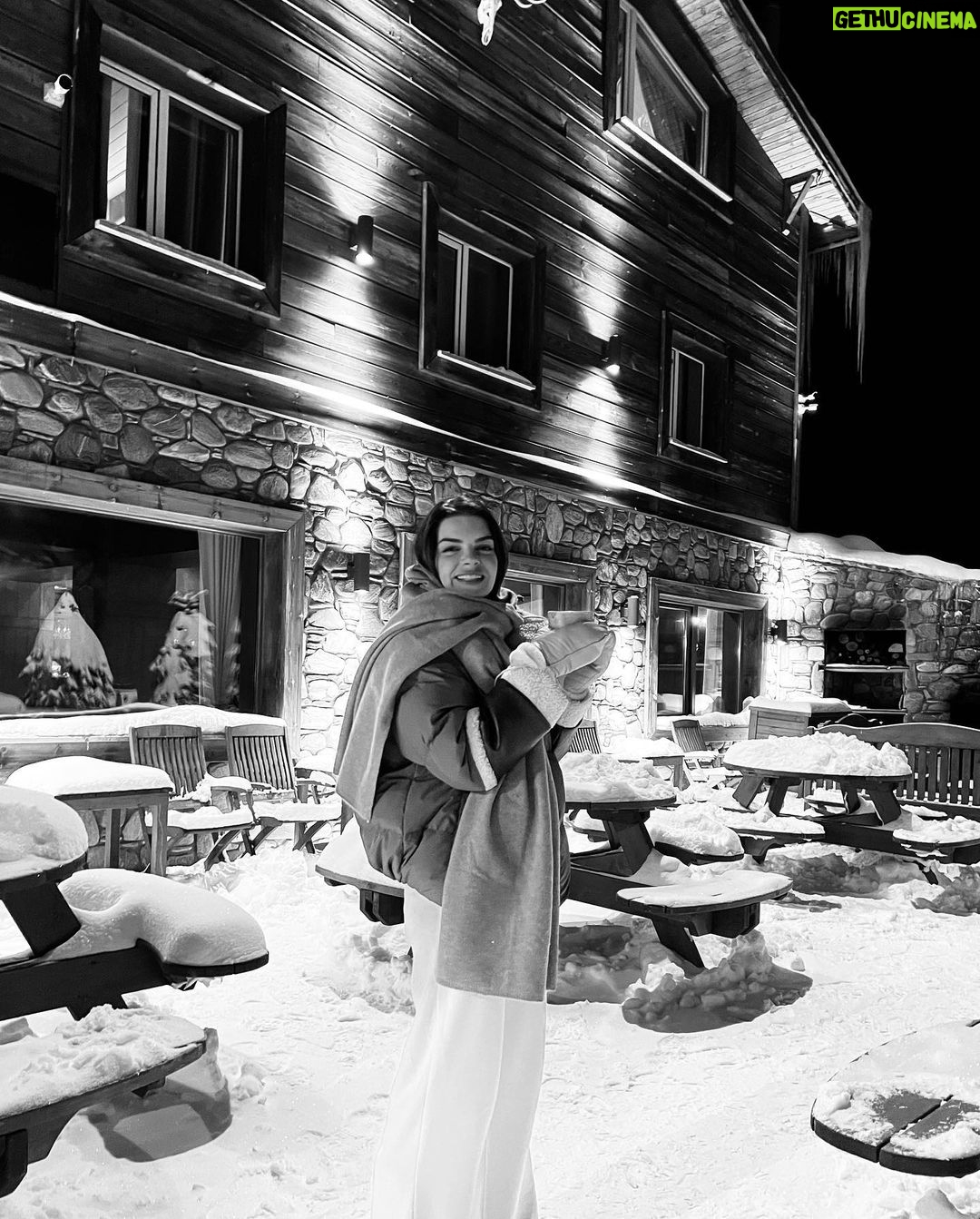 Pelin Karahan Instagram - 🌨️🪵☕️⛄️ Chalet1950