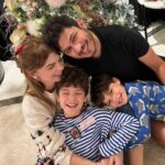 Pelin Karahan Instagram - 🥳🫶🏻🎄👨‍👩‍👦‍👦