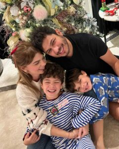 Pelin Karahan Instagram - 🥳🫶🏻🎄👨‍👩‍👦‍👦