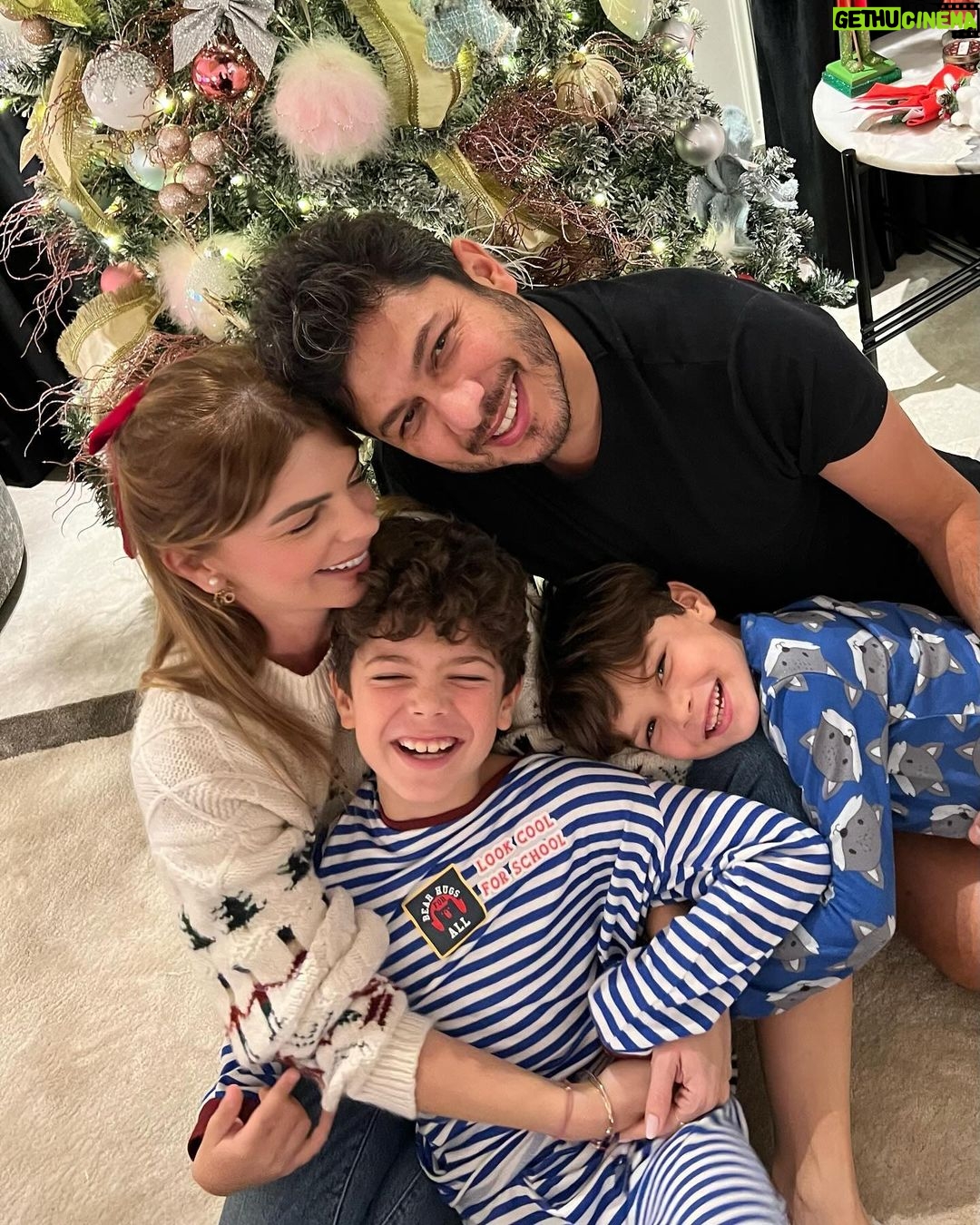 Pelin Karahan - 106K Likes - 🥳🫶🏻🎄👨👩👦👦