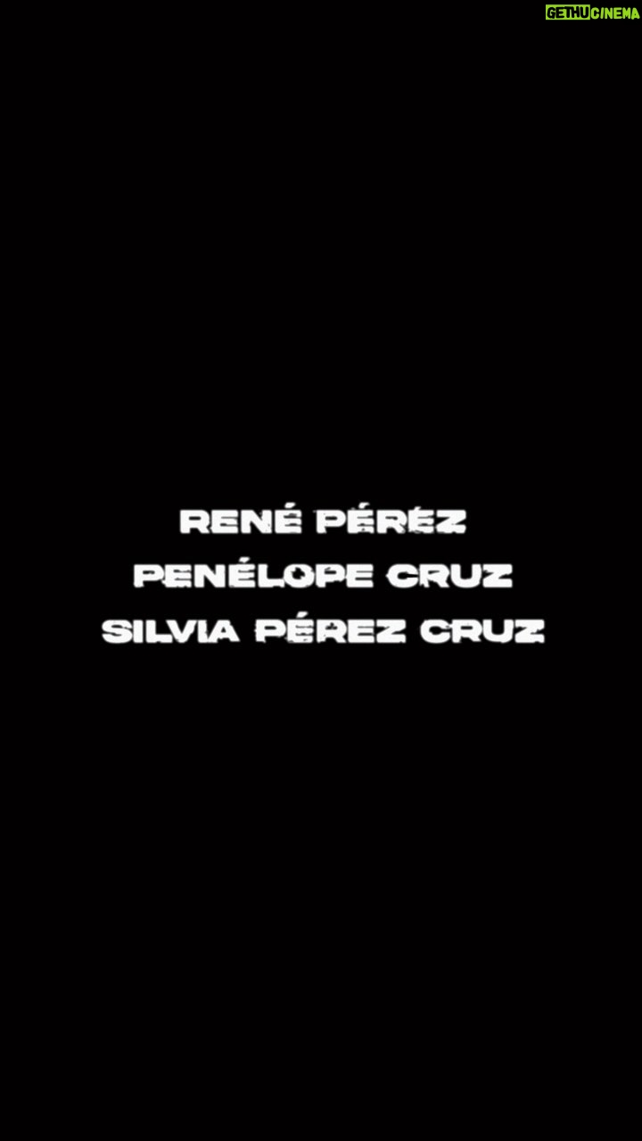 Penélope Cruz Instagram - Amigo…Qué honor ser parte de esta obra maestra 💕🎱@residente #313 @silviaperezcruzzzzz https://www.youtube.com/watch?v=KymTp7rnTiE