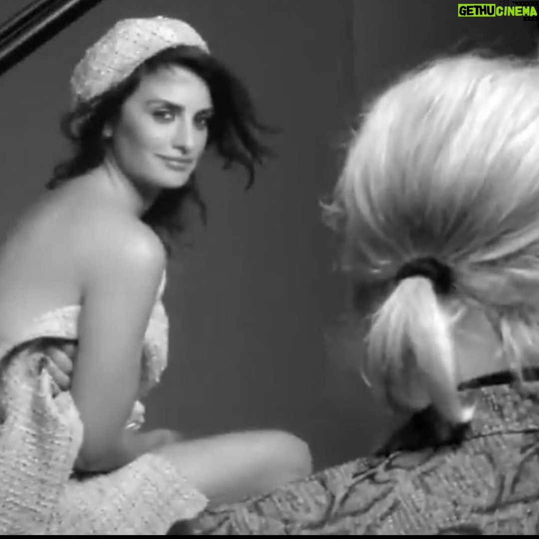 Penélope Cruz Instagram - My dear Karl, I hope you are feeling the love. I know you are.