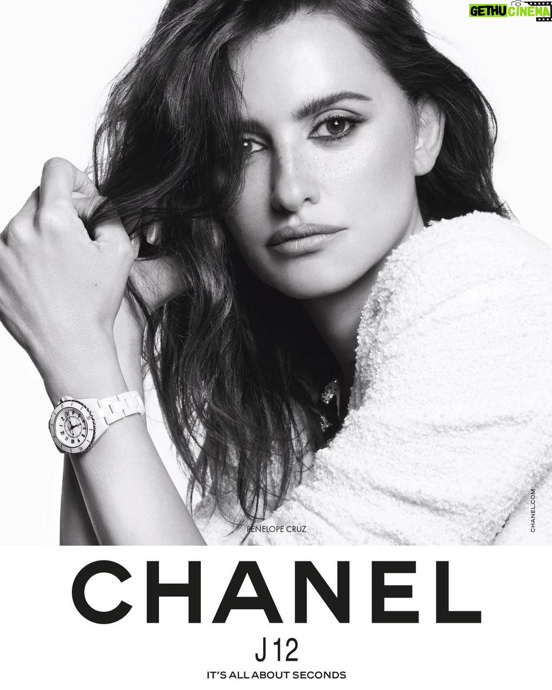 Penélope Cruz Instagram - 💗 #J12 #CHANELWatches #ItsAllAboutSeconds @chanelofficial
