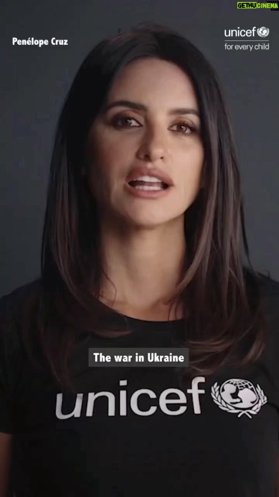 Penélope Cruz Instagram - #Repost @unicef ・・・ What’s war in Ukraine got to do with child hunger in South Sudan? Watch this powerful message from @penelopecruzoficial and help UNICEF save lives.
