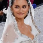Penélope Cruz Instagram – Thank you @charlottetilbury for putting your magic hands on my face! @charlottetilbury @lancomeofficial