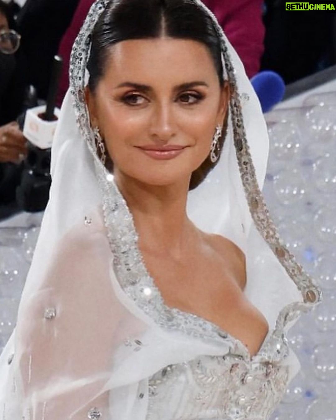 Penélope Cruz - 133.3K Likes - Thank you @charlottetilbury for putting your magic hands on my face! @charlottetilbury @lancomeofficial