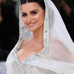 Penélope Cruz Instagram – Thank you #annawintour and @chanelofficial for an incredible night. #metgala2023 #karllagerfeld 💖