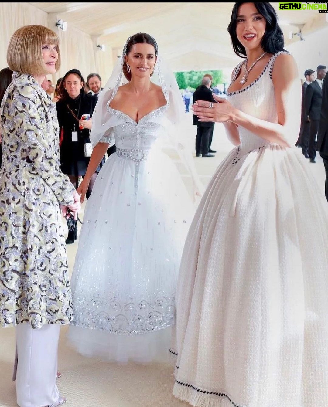 Penélope Cruz Instagram - Thank you #annawintour and @chanelofficial for an incredible night. #metgala2023 #karllagerfeld 💖