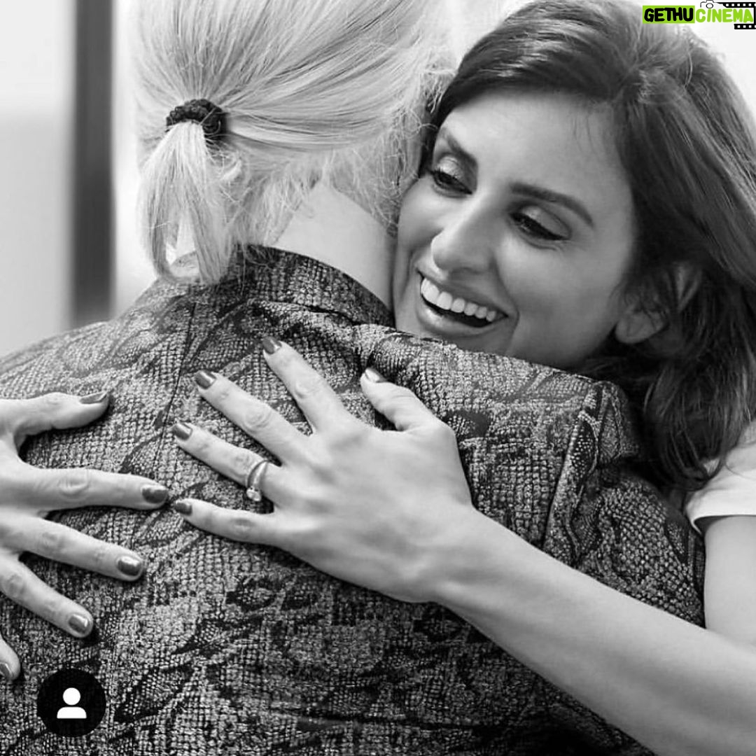 Penélope Cruz Instagram - My dear Karl, I hope you are feeling the love. I know you are.