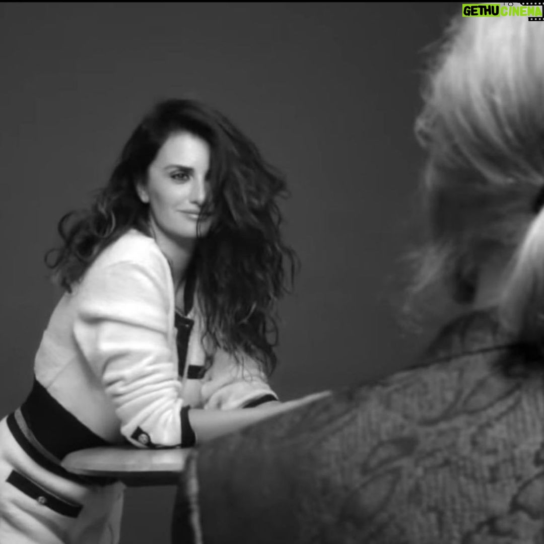 Penélope Cruz Instagram - My dear Karl, I hope you are feeling the love. I know you are.