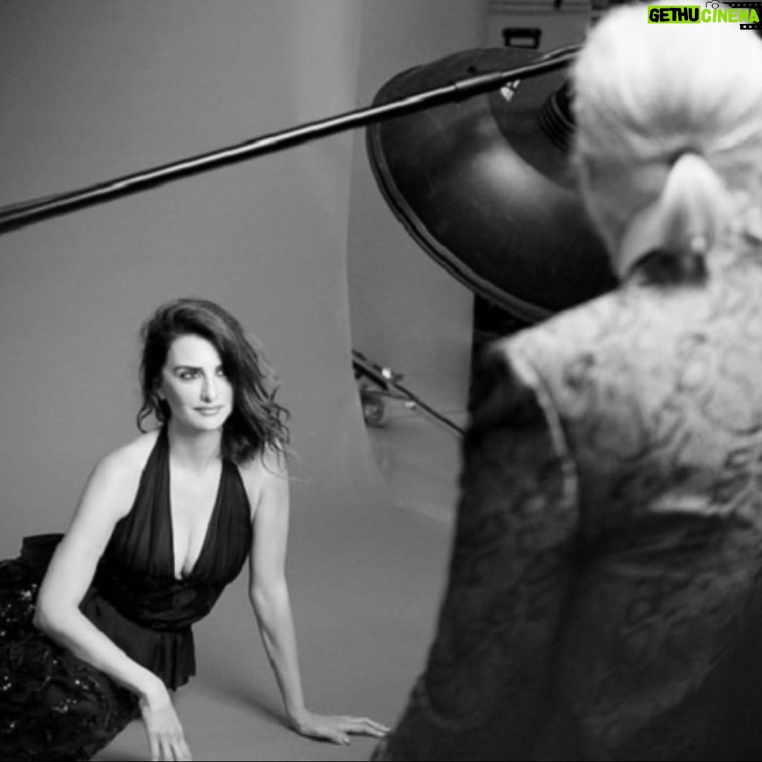 Penélope Cruz Instagram - My dear Karl, I hope you are feeling the love. I know you are.