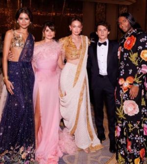 Penélope Cruz Instagram - Back in India, a country that I truly love. This time it was the Nita Mukesh Ambani Cultural Centre, a very special place that celebrates the artist community. I really loved walking through the spectacular show, India in Fashion. Thank you to the Ambani family for inviting me and for supporting so many creators with this wonderful exhibit. @nmacc.india  Thank you @tamararalph for this incredible dress! Thank you @pabloidbeauty ❤️❤️#indiaalwaysinmyheart