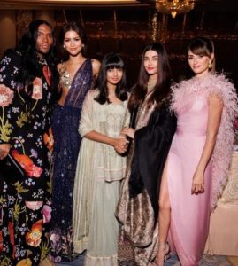 Penélope Cruz Instagram - Back in India, a country that I truly love. This time it was the Nita Mukesh Ambani Cultural Centre, a very special place that celebrates the artist community. I really loved walking through the spectacular show, India in Fashion. Thank you to the Ambani family for inviting me and for supporting so many creators with this wonderful exhibit. @nmacc.india Thank you @tamararalph for this incredible dress! Thank you @pabloidbeauty ❤️❤️#indiaalwaysinmyheart