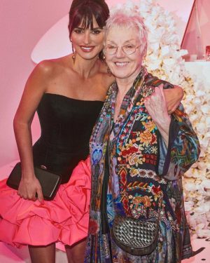 Penélope Cruz Instagram - Last night I had the pleasure of attending Lancôme’s opening party for its first pop-up store in Madrid.
A magical evening celebrating the new campaign of La vie est belle of which I am proud to be an ambassadress. 
#Lancome
#TheHappinessHouse
@lancomeofficial 💕💖 Anoche tuve el placer de asistir a la fiesta con la que Lancôme ha inaugurado su primer pop-up store en Madrid,con motivo de la nueva campaña de La vie est belle! Un honor y un orgullo ser embajadora de esta marca durante tantos años. Gracias Lancôme!!! 💖
#Lancôme 
#TheHappinessHouse
@Lancomeofficial  Photos by @xavigordo