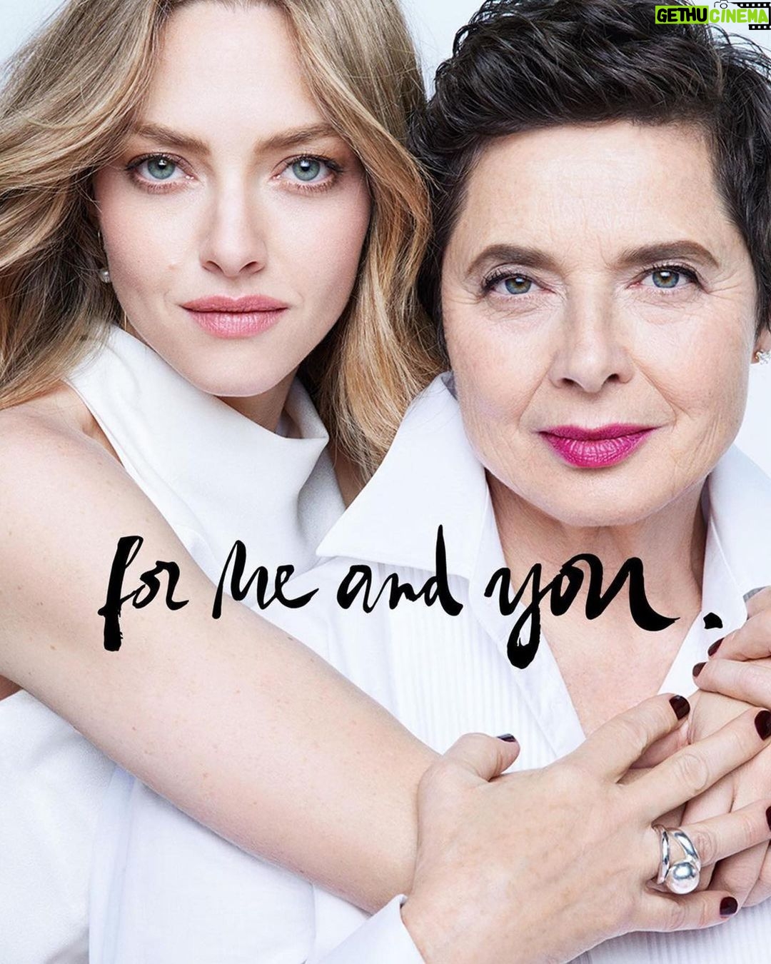 Penélope Cruz Instagram - #lavieestbelle @lancomeofficial 💕 @lilyjcollins @isabellarossellini @hoooooyeony @ayanakamura_officiel @juliaroberts @zendaya @mingey