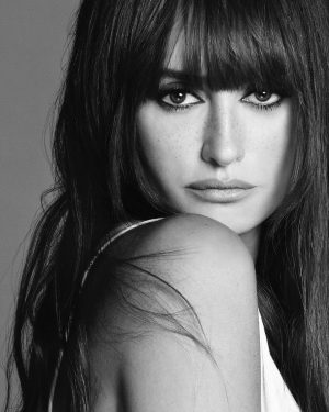 Penélope Cruz Instagram - New @dustmagazine by @luigiandiango 💖