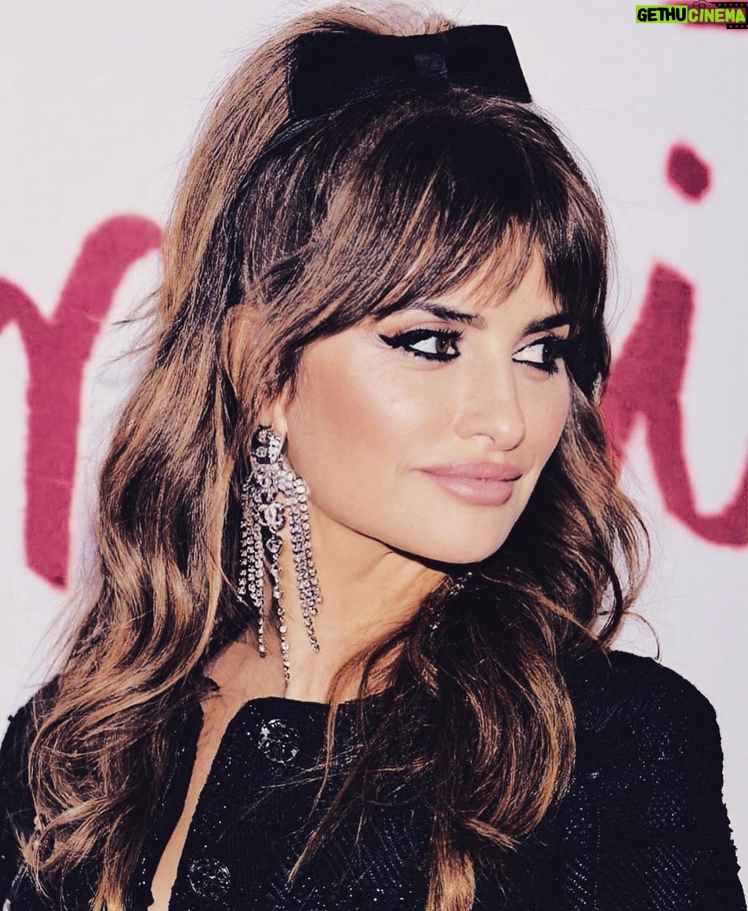 Penélope Cruz Instagram - Merci Paris! L’IMMENSITA premiere. Out January 11th. @emanuelecrialese @pathefilms @chanelofficial