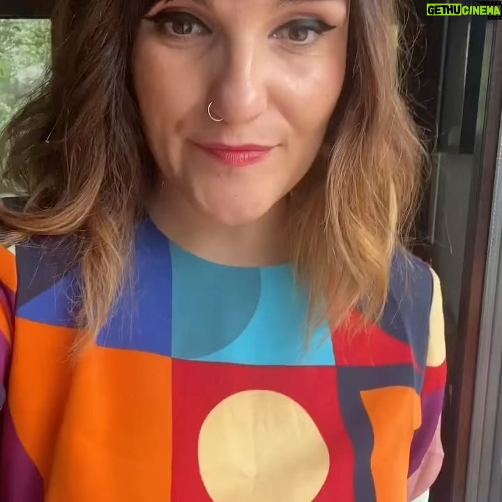 Penélope Cruz Instagram - #Repost @rozalenmusic ・・・ Alegrías!!! 😇♥️ He compuesto la canción original, junto a Edu Cruz, de “En los Márgenes” dirigida por @juandiegobotto y producida por @penelopecruzoficial 🙏 #EnLosMárgenes #JuanDiegoBotto #PenélopeCruz
