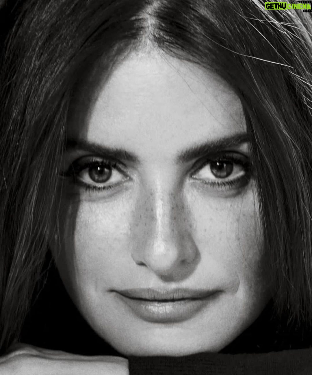 Penélope Cruz - 130.4K Likes - @elpaissemanal #enlosmárgenes @juandiegobotto @nicobustos @etorriente @pabloidbeauty @juancebrian