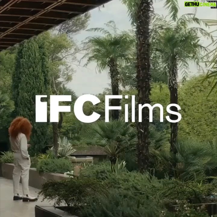 Penélope Cruz Instagram - #officialcompetition #competenciaoficial In theaters June 17th 😎