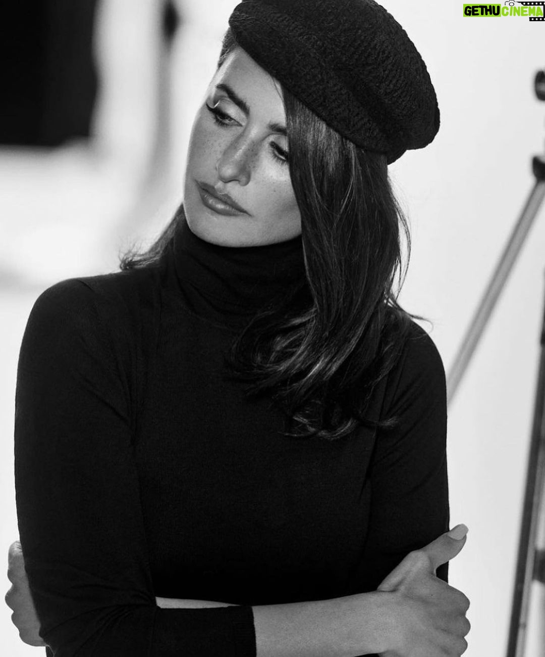 Penélope Cruz - 130.4K Likes - @elpaissemanal #enlosmárgenes @juandiegobotto @nicobustos @etorriente @pabloidbeauty @juancebrian