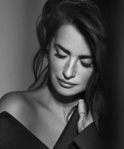 Penélope Cruz Instagram - @elpaissemanal #enlosmárgenes @juandiegobotto @nicobustos @etorriente @pabloidbeauty @juancebrian